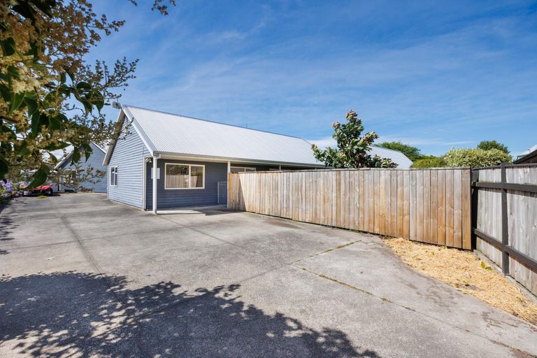Photo of property in 23a Dorset Crescent, Hokowhitu, Palmerston North, 4410