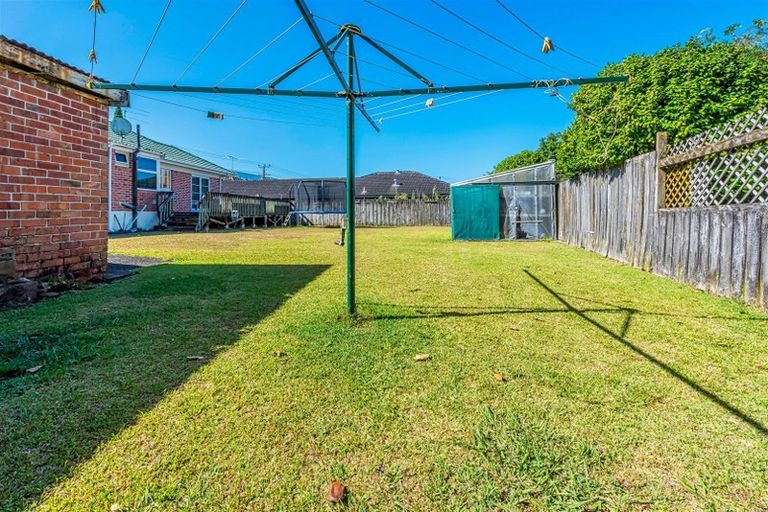 Photo of property in 277 Hobsonville Road, Hobsonville, Auckland, 0618