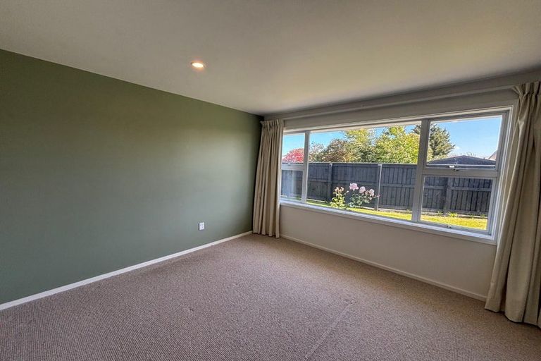 Photo of property in 102a Isleworth Road, Bishopdale, Christchurch, 8053