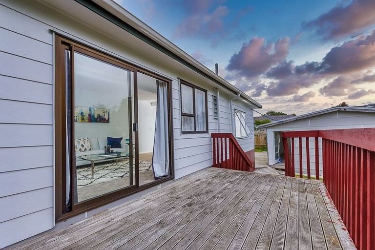 Photo of property in 114 Colwill Road, Massey, Auckland, 0614