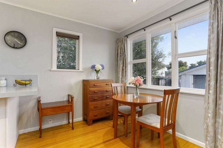 Photo of property in 1/2 Hughes Terrace, Te Atatu Peninsula, Auckland, 0610