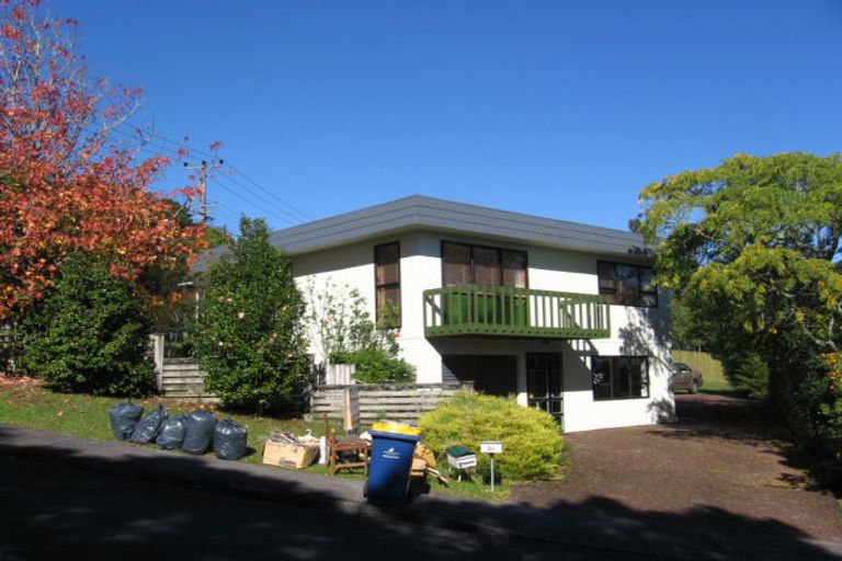 Photo of property in 2 Onedin Place, Titirangi, Auckland, 0604