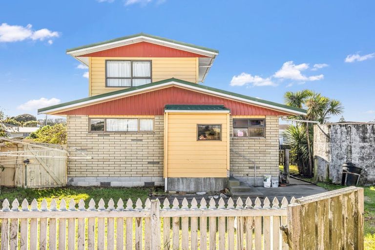 Photo of property in 65 Hinau Street, Castlecliff, Whanganui, 4501