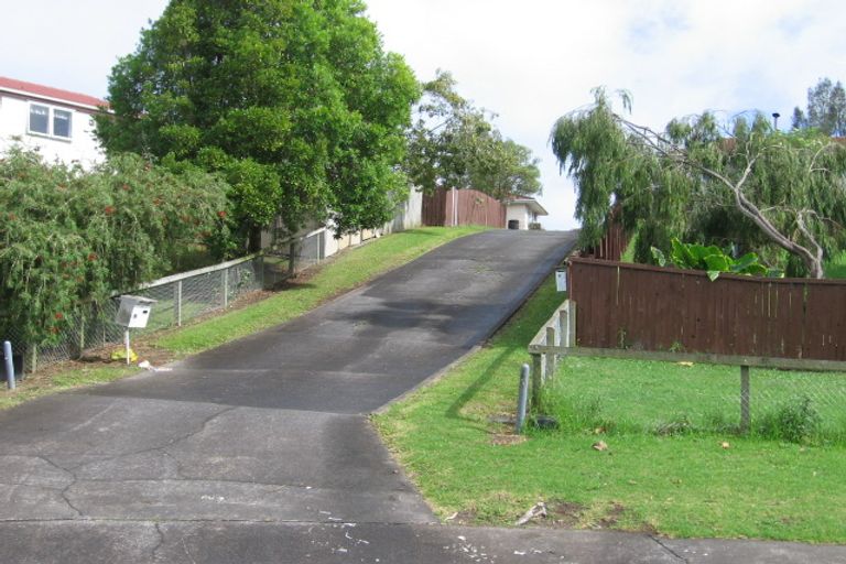 Photo of property in 9 Reinga Place, Massey, Auckland, 0614