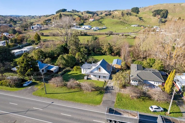 Photo of property in 19 Milne Street, Hunterville, 4730