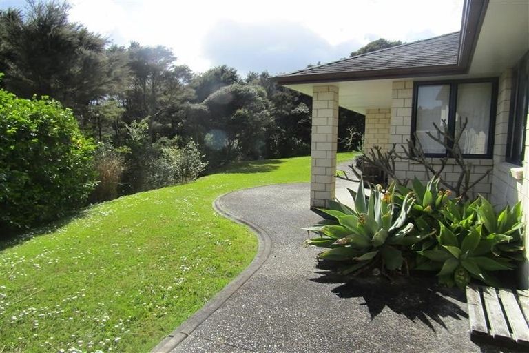 Photo of property in 337 Glenvar Road, Long Bay, Auckland, 0630