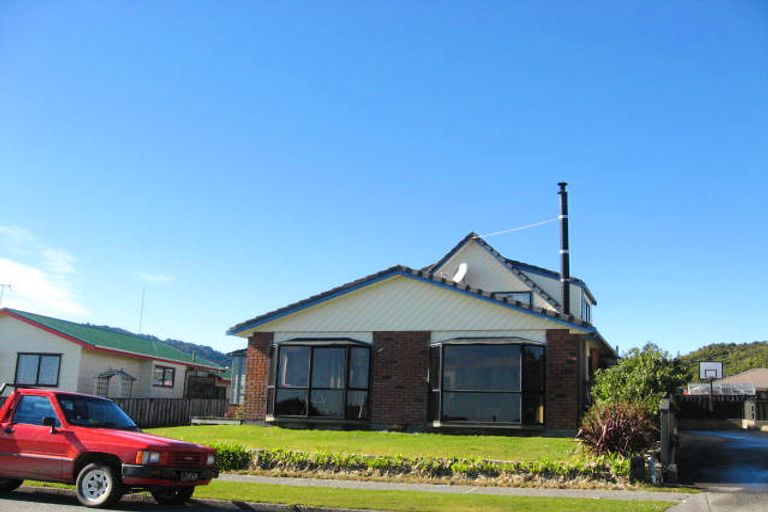 Photo of property in 135 Water Walk Road, Greymouth, 7805