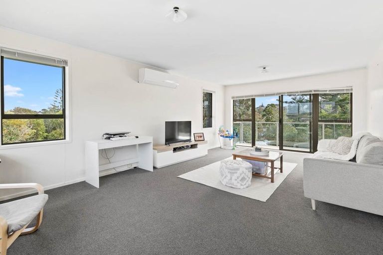 Photo of property in 48a Woodlands Crescent, Browns Bay, Auckland, 0630