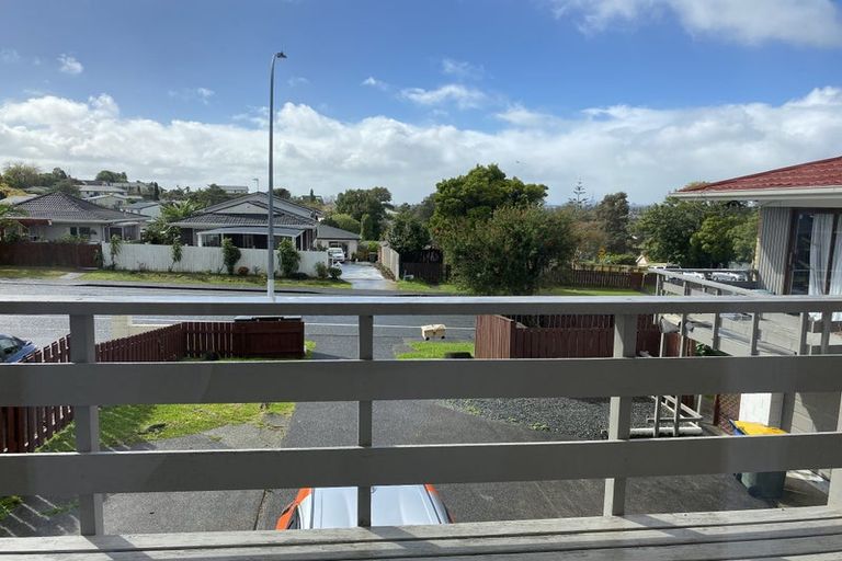 Photo of property in 2/27 Butterworth Drive, Glendene, Auckland, 0602