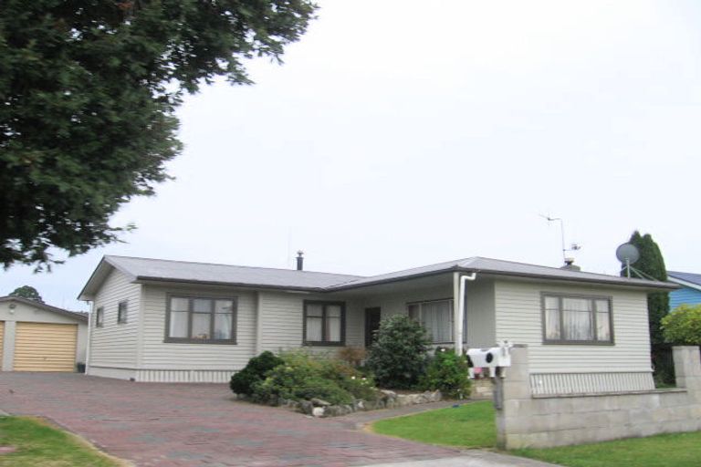 Photo of property in 8 Oxford Street, Taradale, Napier, 4112