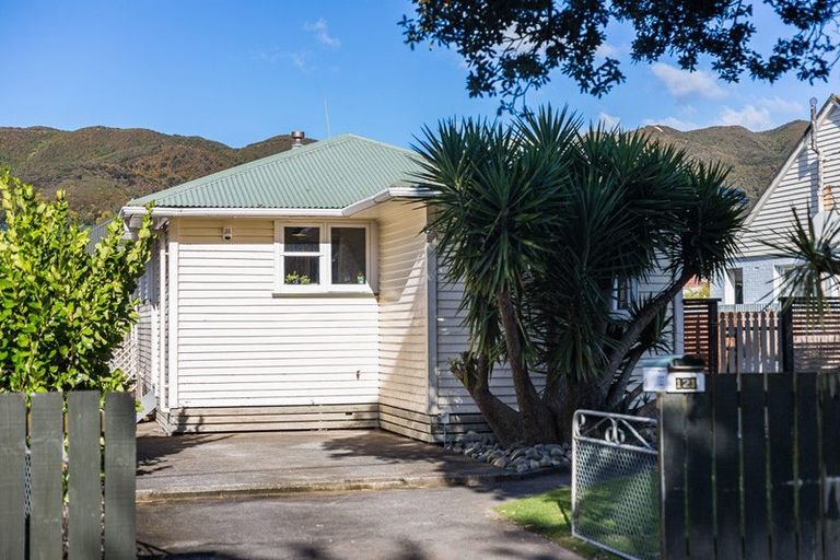 Photo of property in 121 Cambridge Terrace, Fairfield, Lower Hutt, 5011
