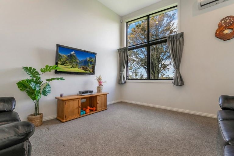 Photo of property in 89 Burnside Road, Ardmore, Papakura, 2582