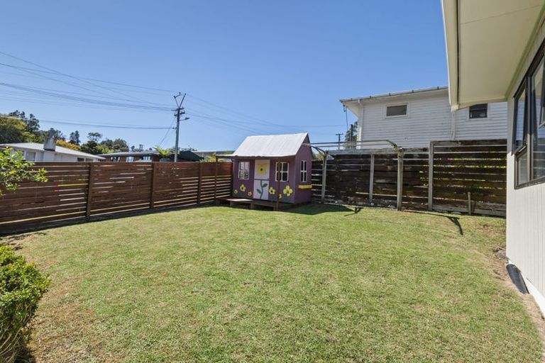 Photo of property in 2/2 Neal Avenue, Glenfield, Auckland, 0629