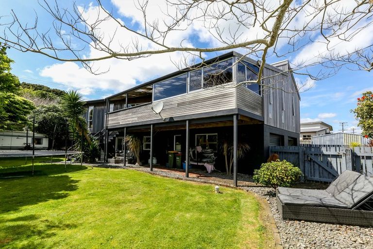 Photo of property in 4 Holloway Road, Omata, New Plymouth, 4374