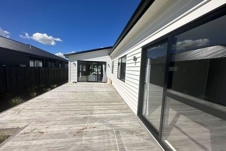 Photo of property in 17 Babina Avenue, Kumeu, 0810