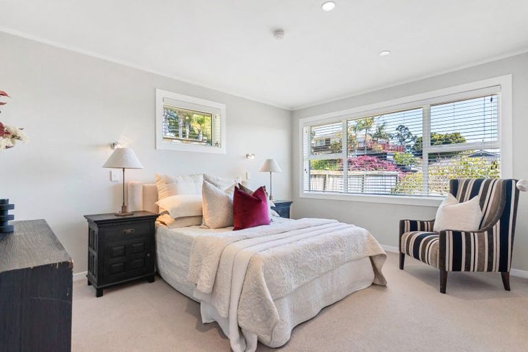 Photo of property in 15 Pickwick Parade, Mellons Bay, Auckland, 2014