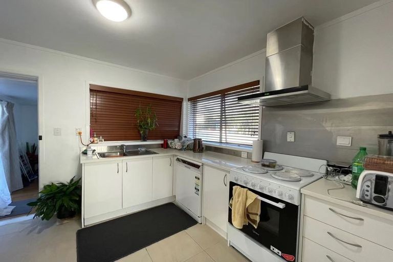 Photo of property in 1/10 Ballater Place, Highland Park, Auckland, 2010