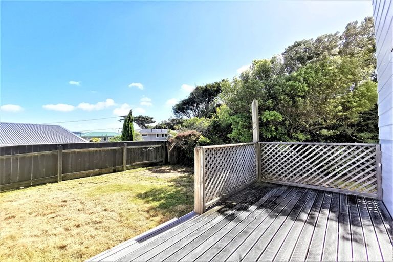 Photo of property in 99 Beazley Avenue, Paparangi, Wellington, 6037