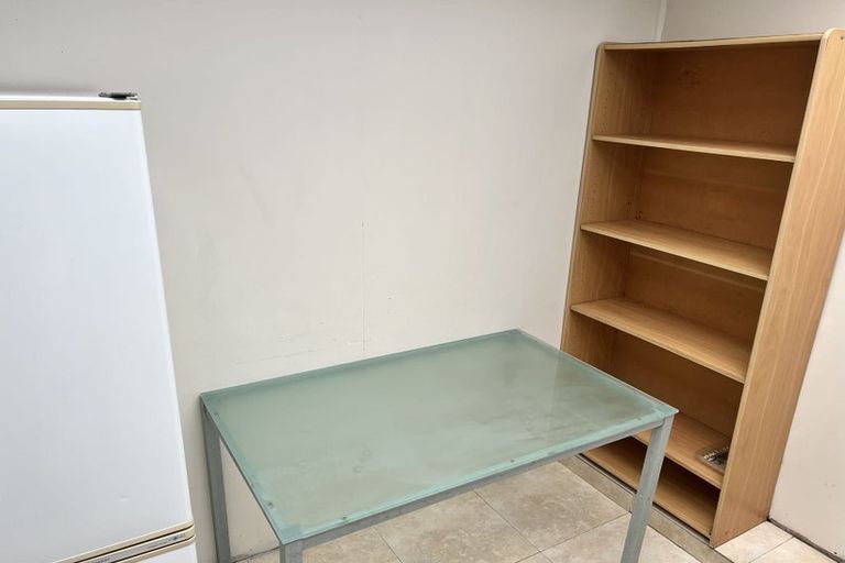 Photo of property in 37 Sunset Road, Totara Vale, Auckland, 0632