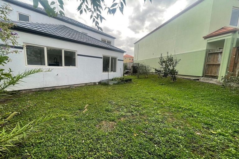 Photo of property in 3 Dainton Place, New Lynn, Auckland, 0600