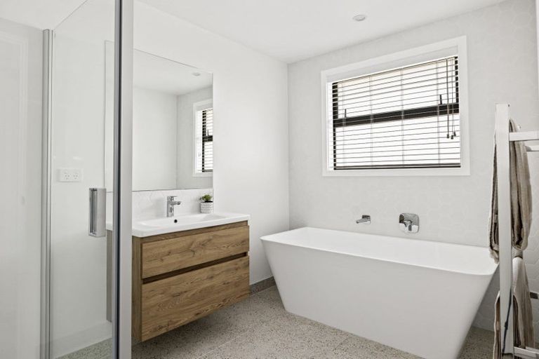 Photo of property in 2 Gabriela Close, Pyes Pa, Tauranga, 3112