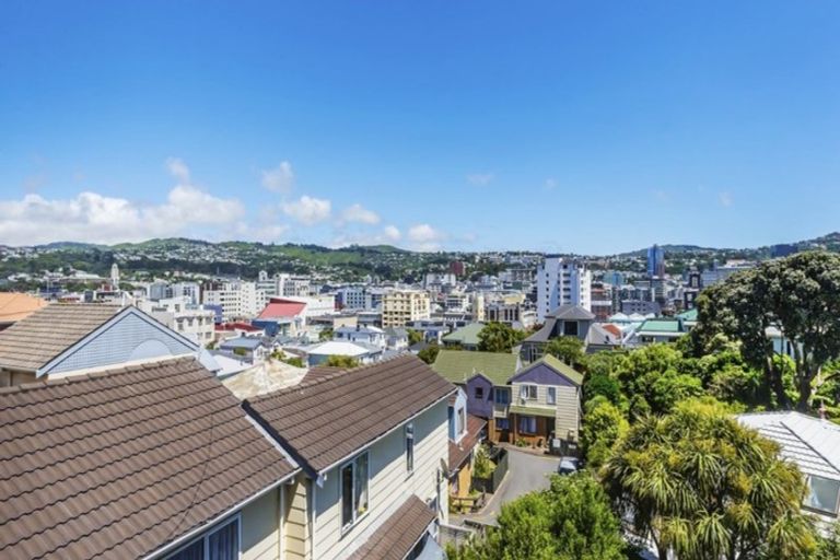 Photo of property in 21 Hawker Street, Mount Victoria, Wellington, 6011