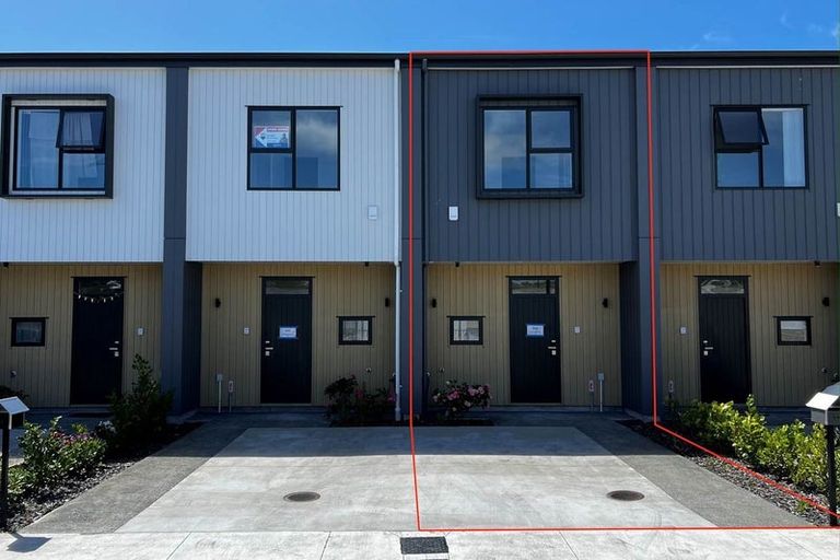 Photo of property in 16 Heketara Way, Massey, Auckland, 0614