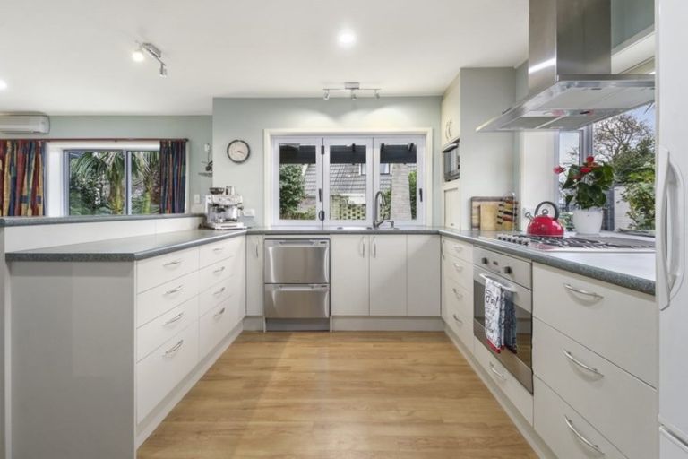 Photo of property in 6 Catania Place, Conifer Grove, Takanini, 2112