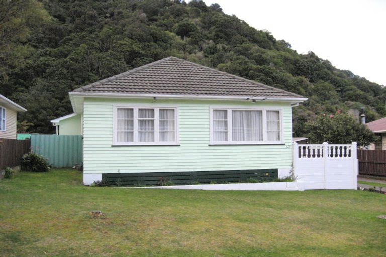 Photo of property in 62 Lees Grove, Wainuiomata, Lower Hutt, 5014