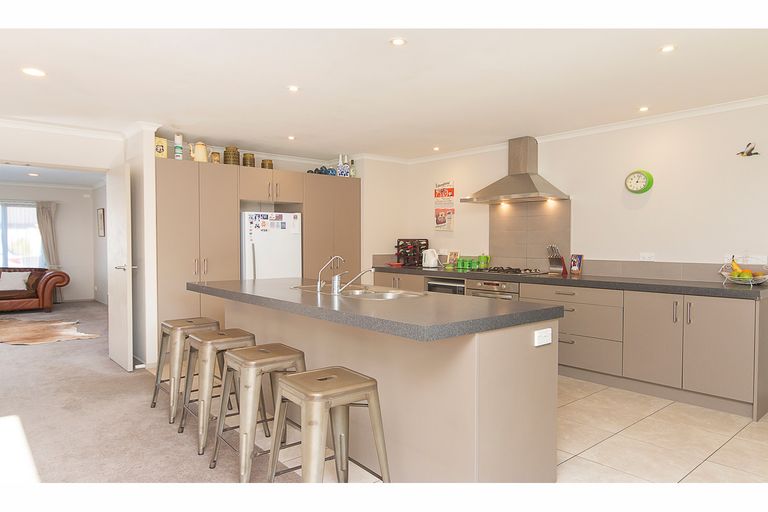 Photo of property in 8 Puketi Lane, Waiuku, 2123