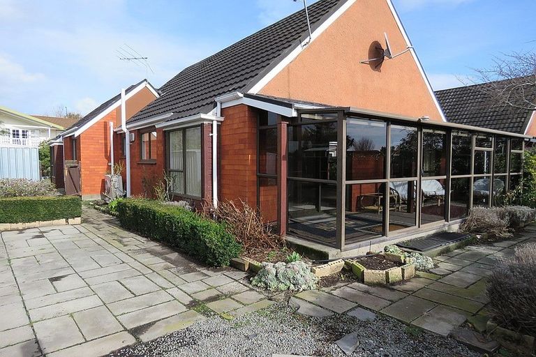 Photo of property in 2/110a Withells Road, Avonhead, Christchurch, 8042