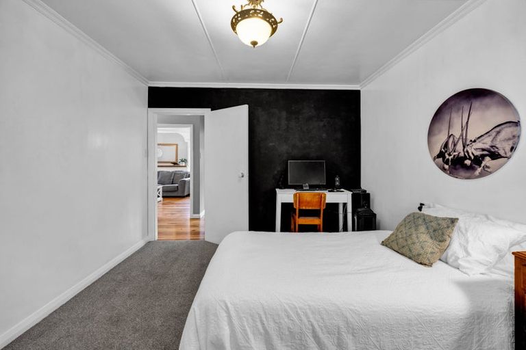 Photo of property in 12 Brooklands Road, New Plymouth, 4310