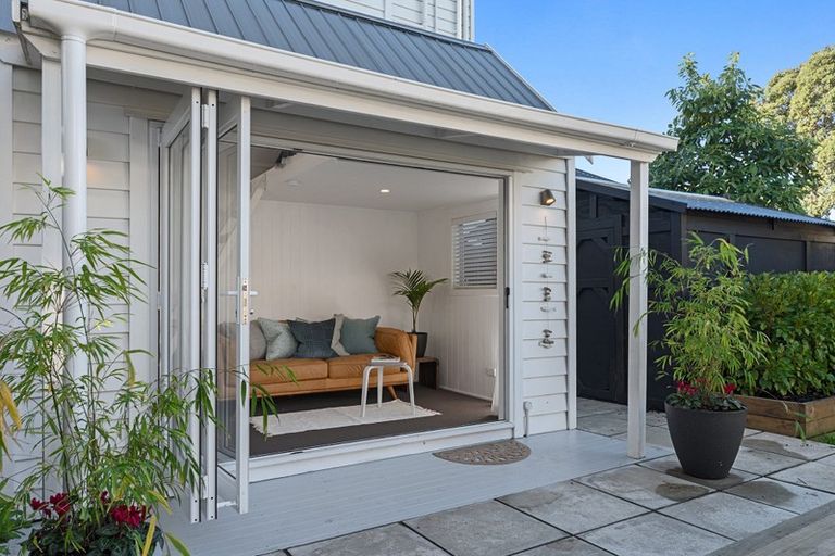 Photo of property in 31 Queens Parade, Devonport, Auckland, 0624