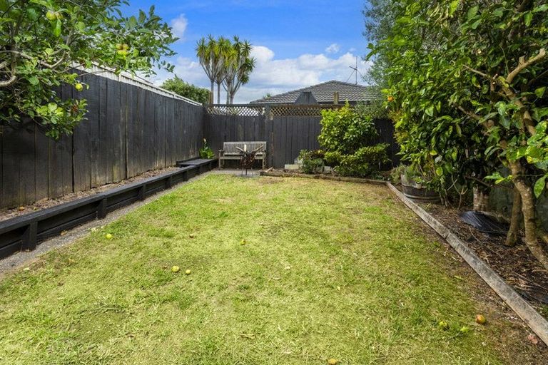 Photo of property in 34 Unsworth Drive, Unsworth Heights, Auckland, 0632