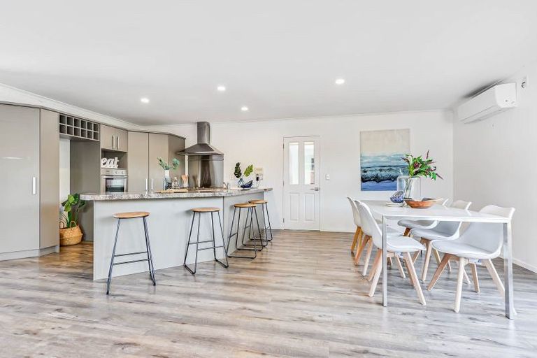 Photo of property in 22 Whitford Place, Rototuna North, Hamilton, 3210