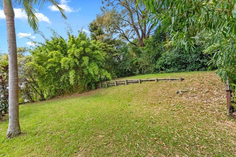 Photo of property in 17 Theban Place, Totara Vale, Auckland, 0629