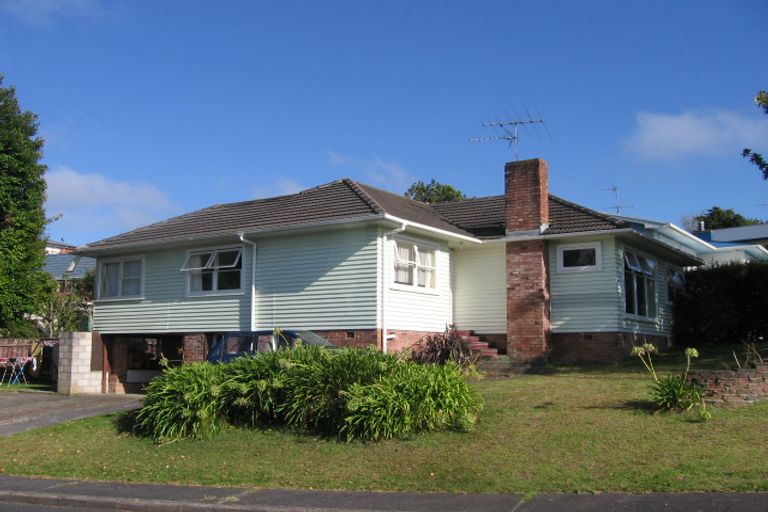 Photo of property in 1/37 Weldene Avenue, Glenfield, Auckland, 0629