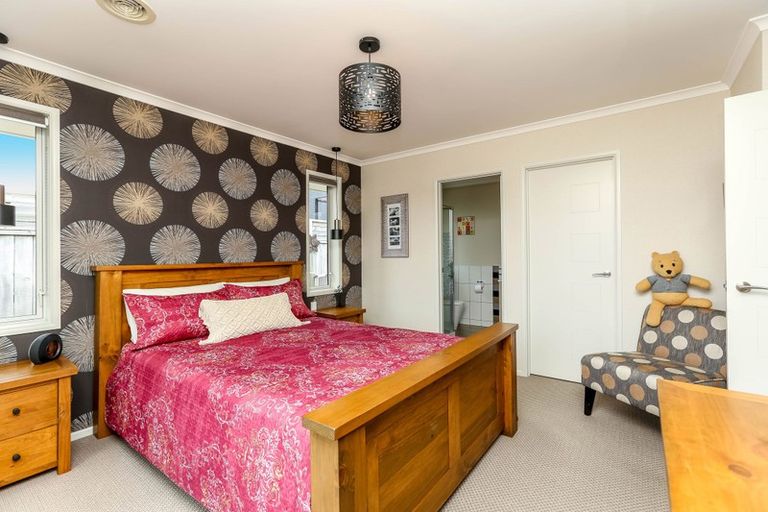 Photo of property in 86 Karamea Street, Whalers Gate, New Plymouth, 4310