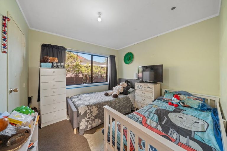 Photo of property in 2/52 Athlone Crescent, Avalon, Lower Hutt, 5011