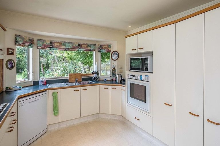 Photo of property in 165 Raumati Road, Raumati Beach, Paraparaumu, 5032