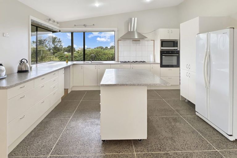 Photo of property in 10 Pohutukawa Avenue, Kaiaua, Pokeno, 2473