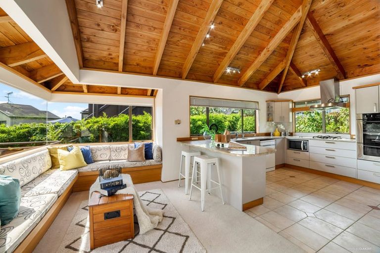 Photo of property in 2/60 Aberdeen Road, Campbells Bay, Auckland, 0620