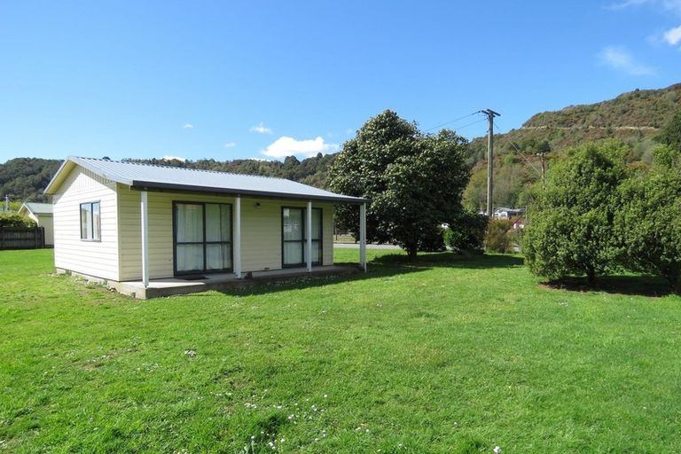 Photo of property in 20 Walsh Street, Reefton, 7830