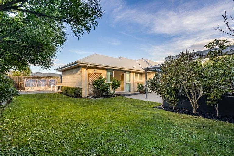 Photo of property in 5 Foresters Crescent, Parklands, Christchurch, 8083