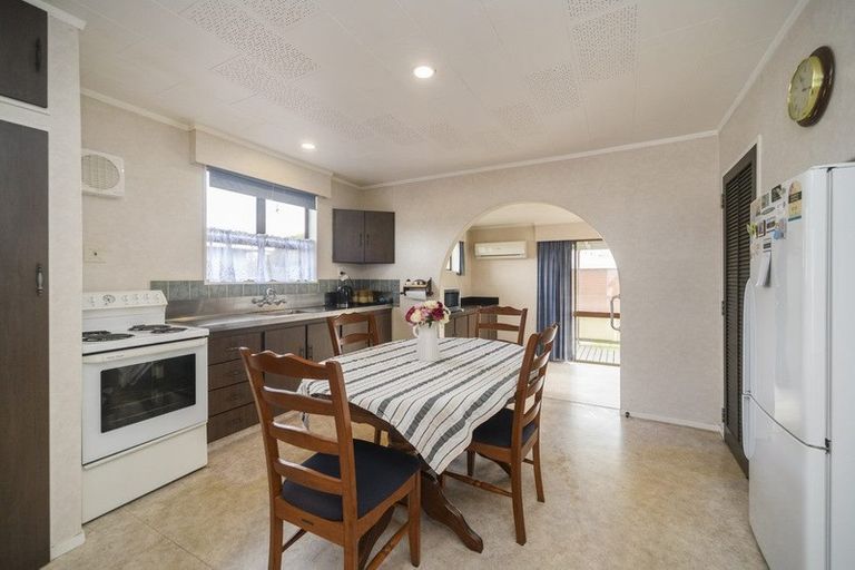 Photo of property in 27 Galway Avenue, Hokowhitu, Palmerston North, 4410