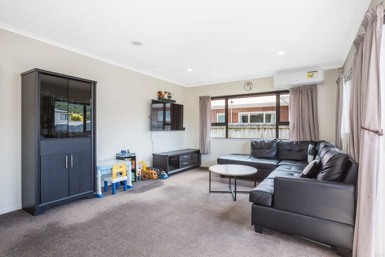 Photo of property in 13 Woodland Grove, Wainuiomata, Lower Hutt, 5014