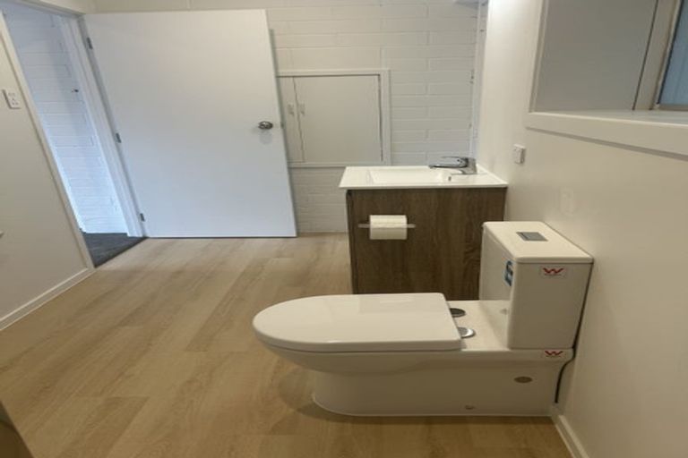 Photo of property in 1/1 Armstrong Place, New Lynn, Auckland, 0600