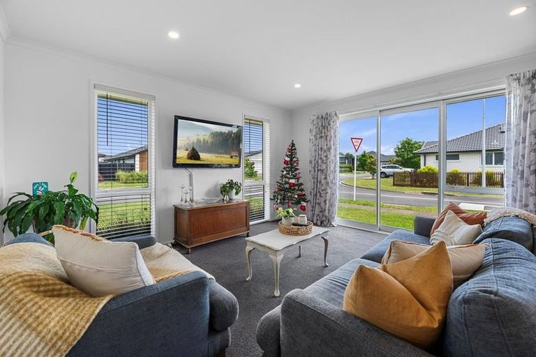 Photo of property in 27 Raynor Crescent, Pyes Pa, Tauranga, 3112