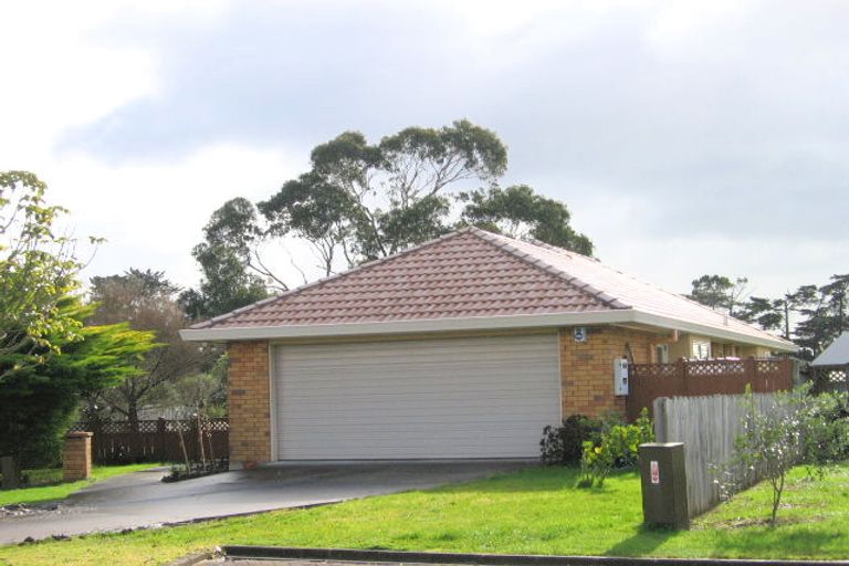 Photo of property in 13 Kalgan Place, Burswood, Auckland, 2013