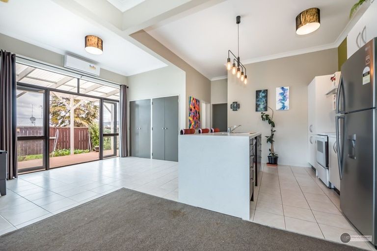 Photo of property in 1/125 Upper Fitzherbert Road, Wainuiomata, Lower Hutt, 5373